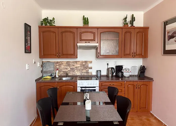 Jsmit Music&Bar&Apartments, Balkony V Apartmanah, Bar Dole