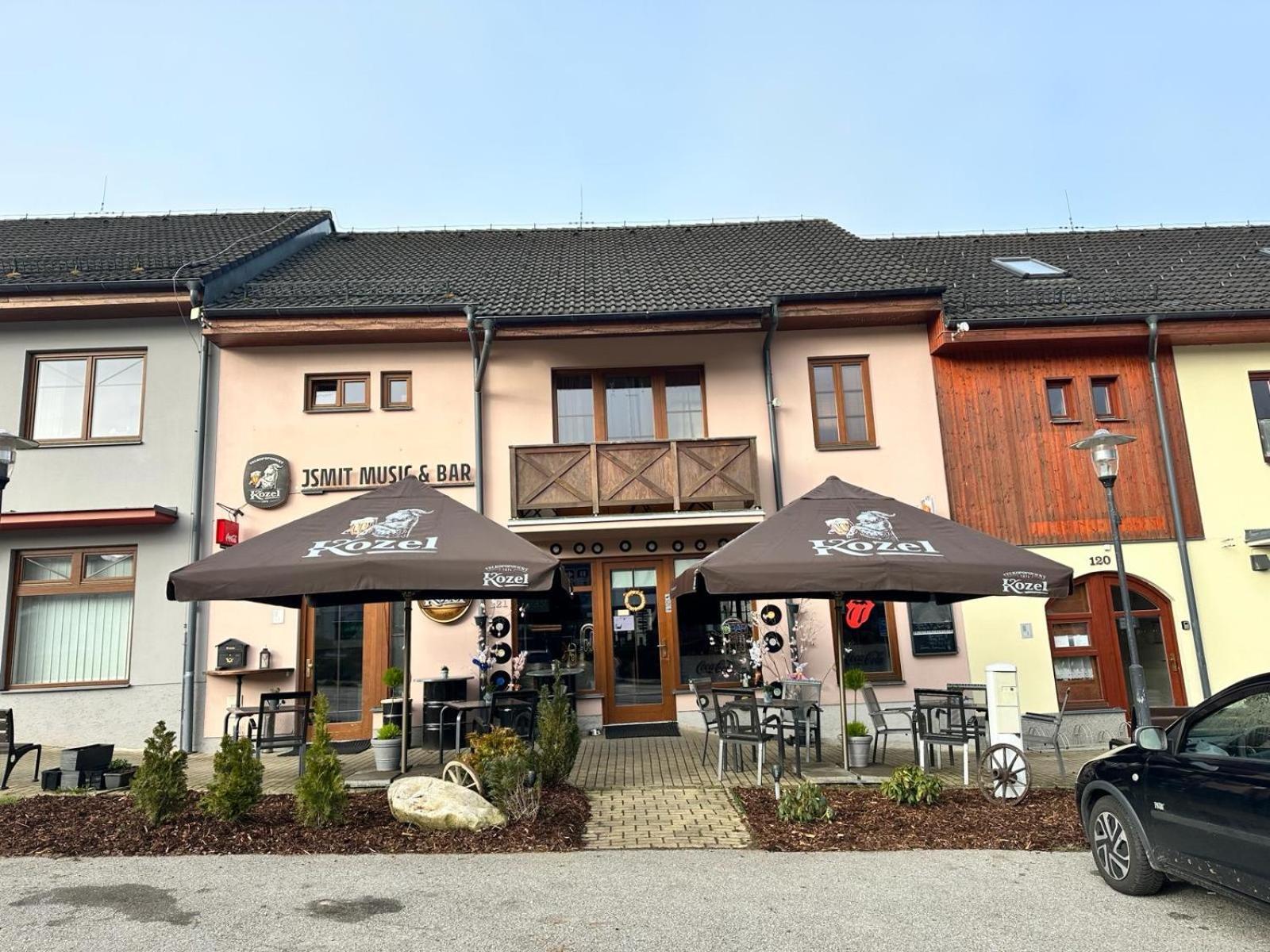 Jsmit Music&bar&apartments, Balkony V Apartmanah, Bar Dole Lipno nad Vltavou