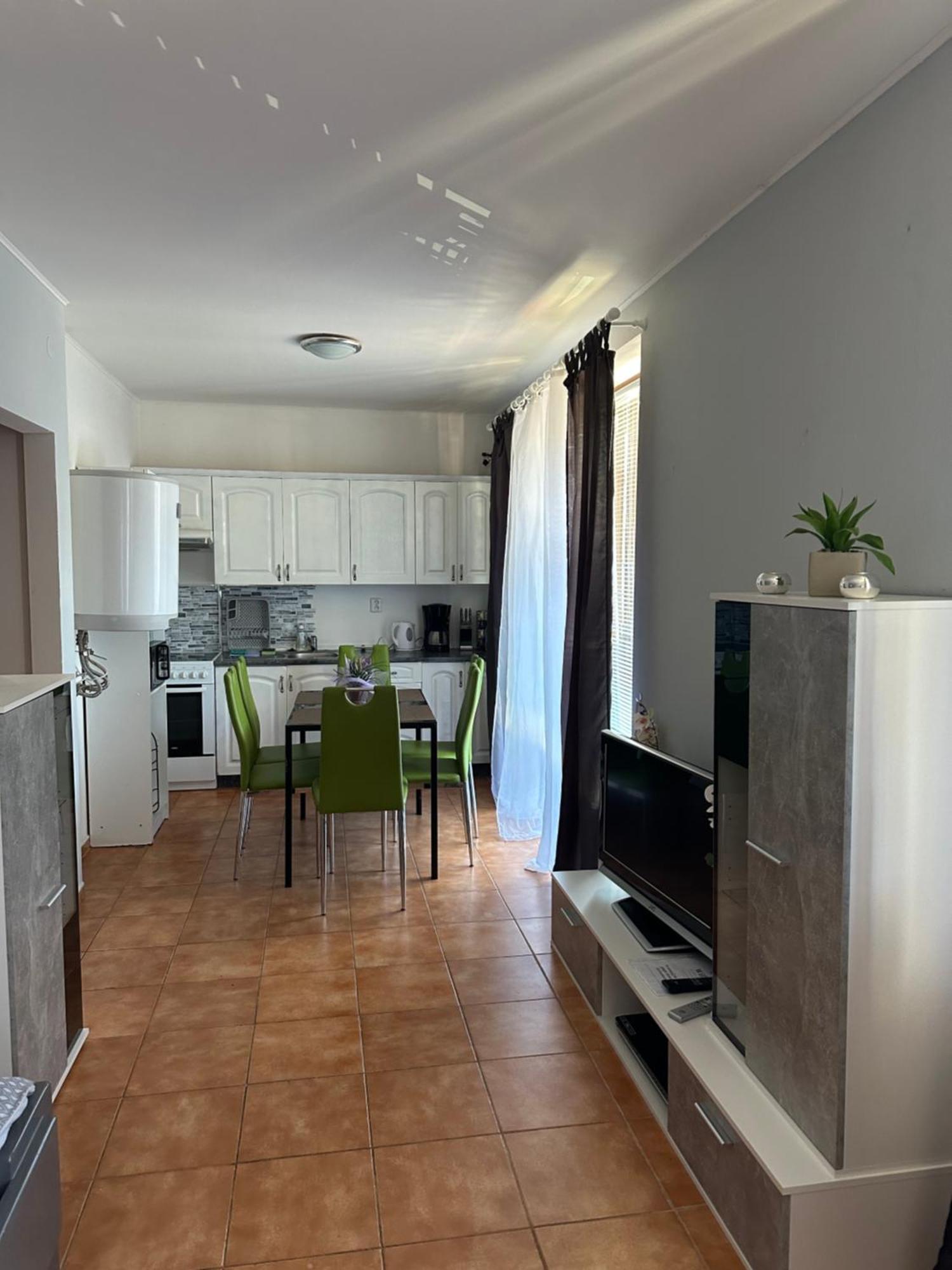 Jsmit Music&bar&apartments, Balkony V Apartmanah, Bar Dole Apartment